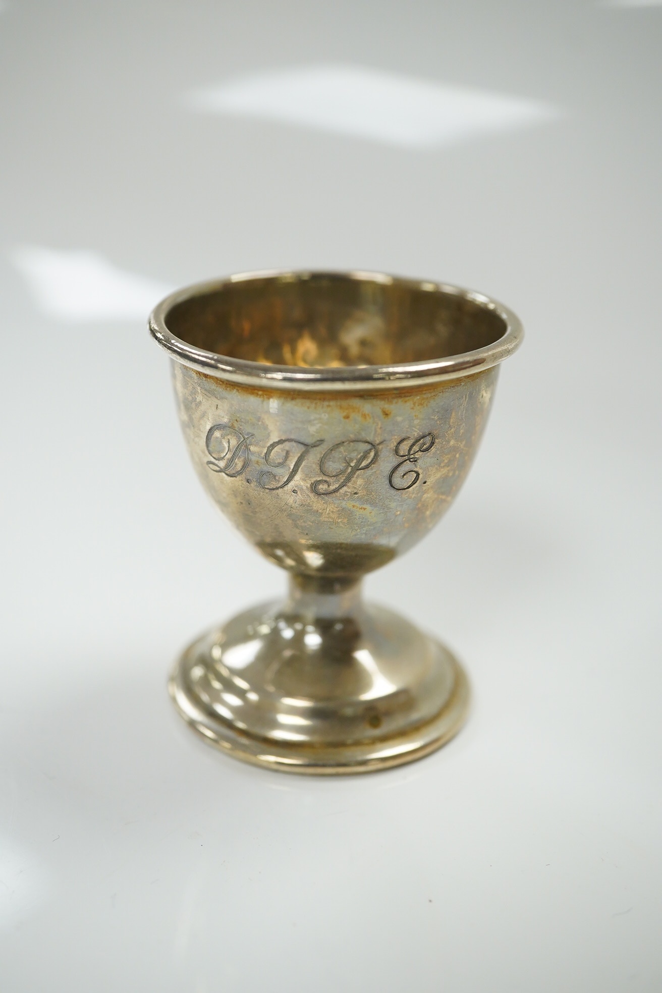 A group of assorted small silver wares including two vesta cases and two napkin rings, 5oz. of weighable silver, a mother of pearl handled butter knife, three pepperettes and a 19th century silver keywind fob watch. Cond